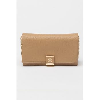 Geanta crossbody de piele ecologica cu bareta din lant - Maro camel