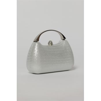 Clutch argintiu elegant cu maner auriu si design structurat