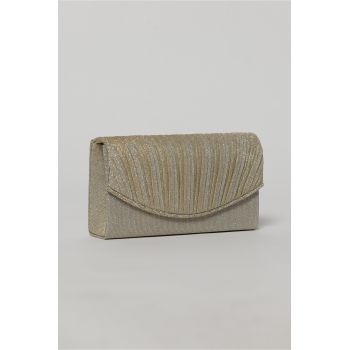 Clutch auriu elegant cu clapeta curbata si detalii plisate
