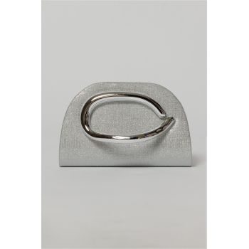 Geanta argintie cu design modern stralucitor si maner metalic