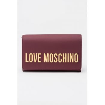 Geanta crossbody de piele ecologica cu bareta din lant si logo metalic - Violet tyrian