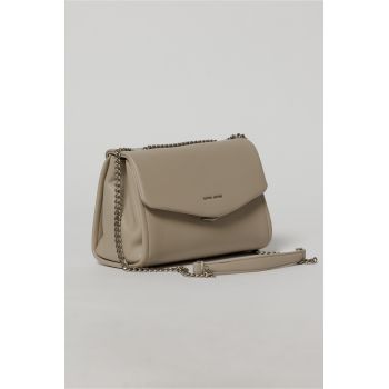 Geanta eleganta bej cu design structurat si lant argintiu