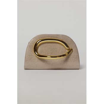 Geanta nude cu design modern stralucitor si maner metalic