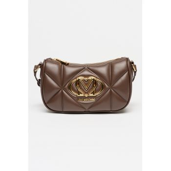 Geanta din piele ecologica cu bareta de umar si logo metalic - Maro inchis