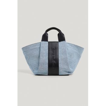 Geanta din material textil cu bareta de umar si garnitura din material sintetic cu logo - Albastru pastel/Negru