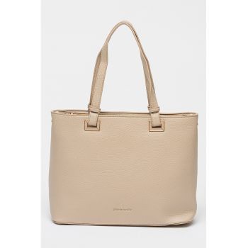 Geanta de piele ecologica cu bareta de umar si logo metalic discret - Maro taupe deschis