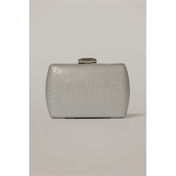 Clutch argintiu din material textil stralucitor