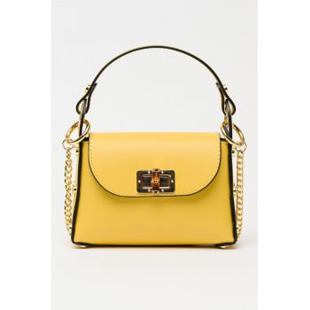 Geanta crossbody de piele cu bareta din lant - Galben mustar