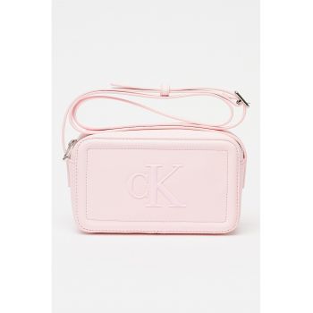 Geanta crossbody de piele ecologica cu logo in relief - Roz pal