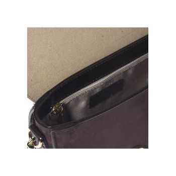 Geanta crossbody din piele intoarsa cu clapa si detaliu metalic - Maro inchis