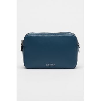 Geanta crossbody de piele ecologica cu bareta suplimentara - Albastru paun