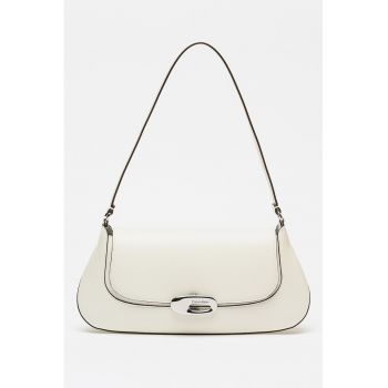 Geanta de piele ecologica cu bareta de umar si detaliu metalic - Alb murdar
