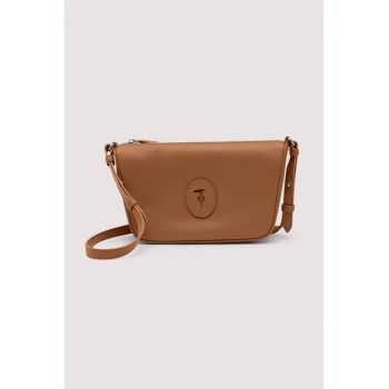 Geanta crossbody din piele cu aplicatie monograma - Maro Siena